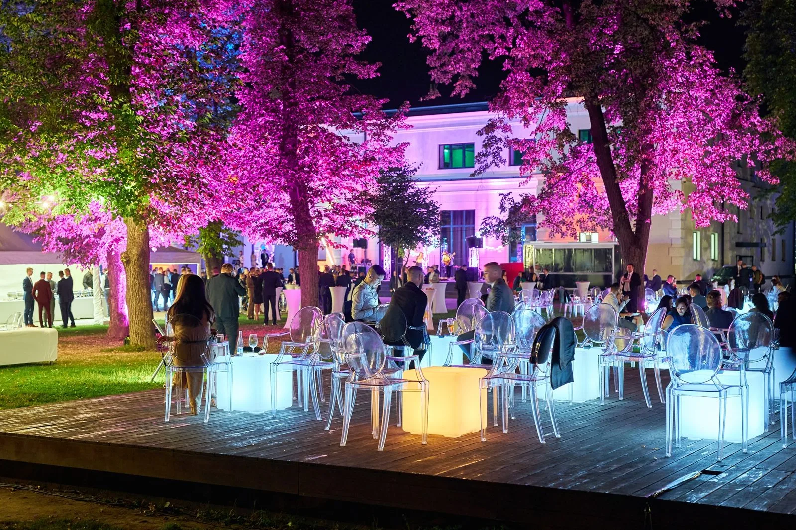 Turnkey evening event outdoors, lit trees and illuminated furniture by Precise